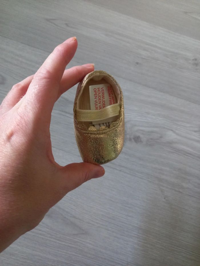 Chaussures dorées bébé fille 0 mois - photo numéro 4