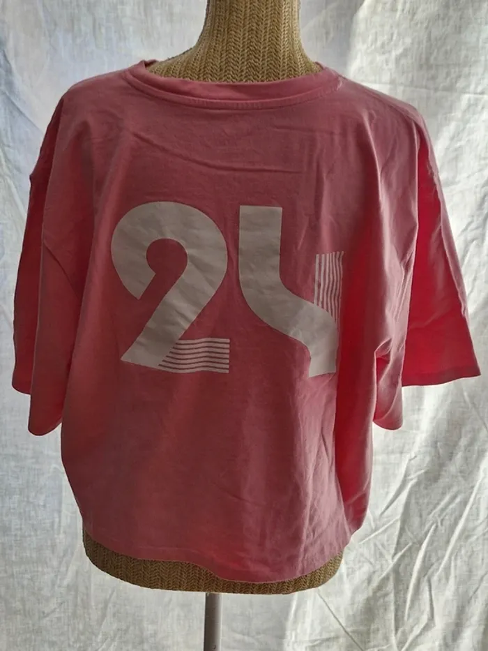 Crop top plus un mini short Paris 2024 - photo numéro 2