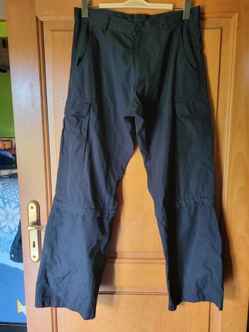 Pantalon avec tirette au jambe pour faire trois quarts