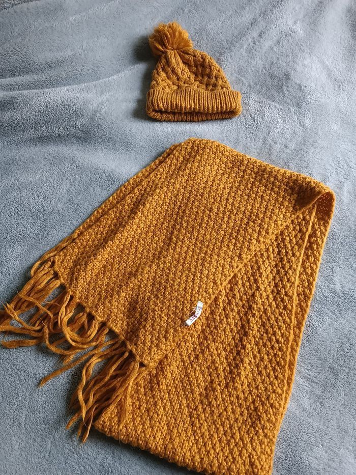 Ensemble bonnet + écharpe femme moutarde – grosse maille, comme neuf - photo numéro 4