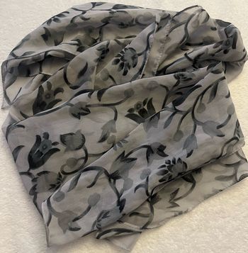 Foulard gris et noir