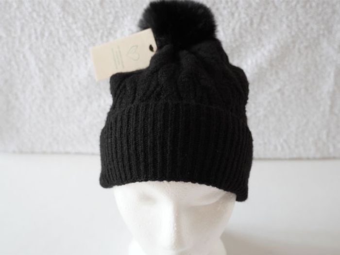 Joli bonnet noir fantaisie tout doux avec pompon neuf pour Femme - photo numéro 2
