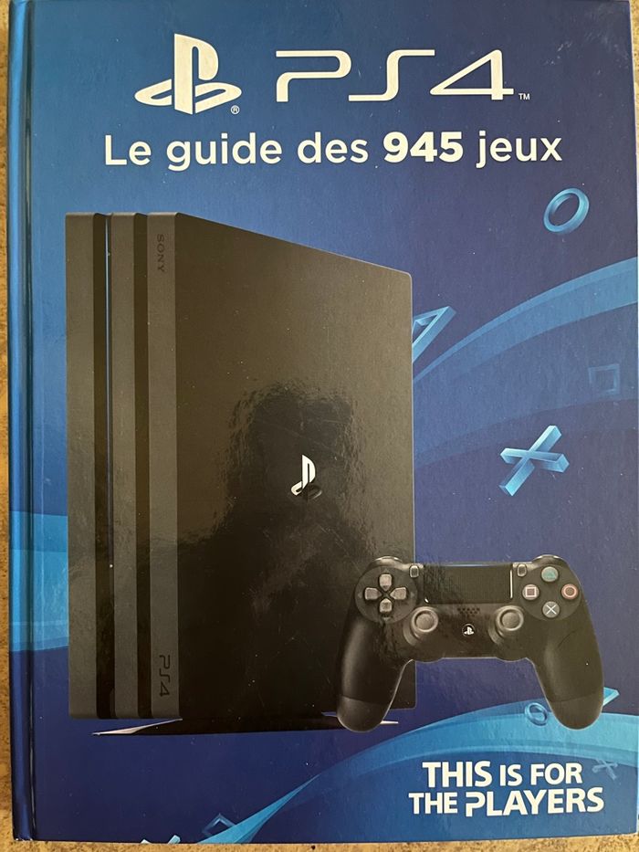 Li re PS4  le guide des  945 jeux