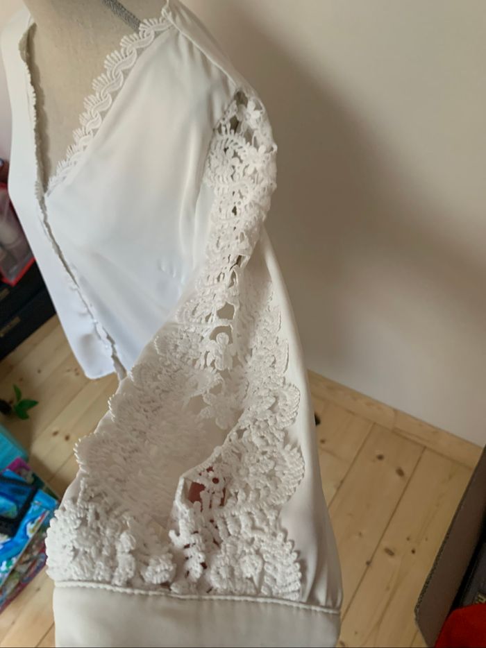 Blouse blanche élégante avec dentelle - photo numéro 3