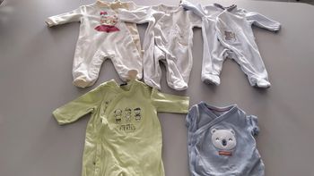 Lot de pyjamas et haut bébé garçon 1 mois