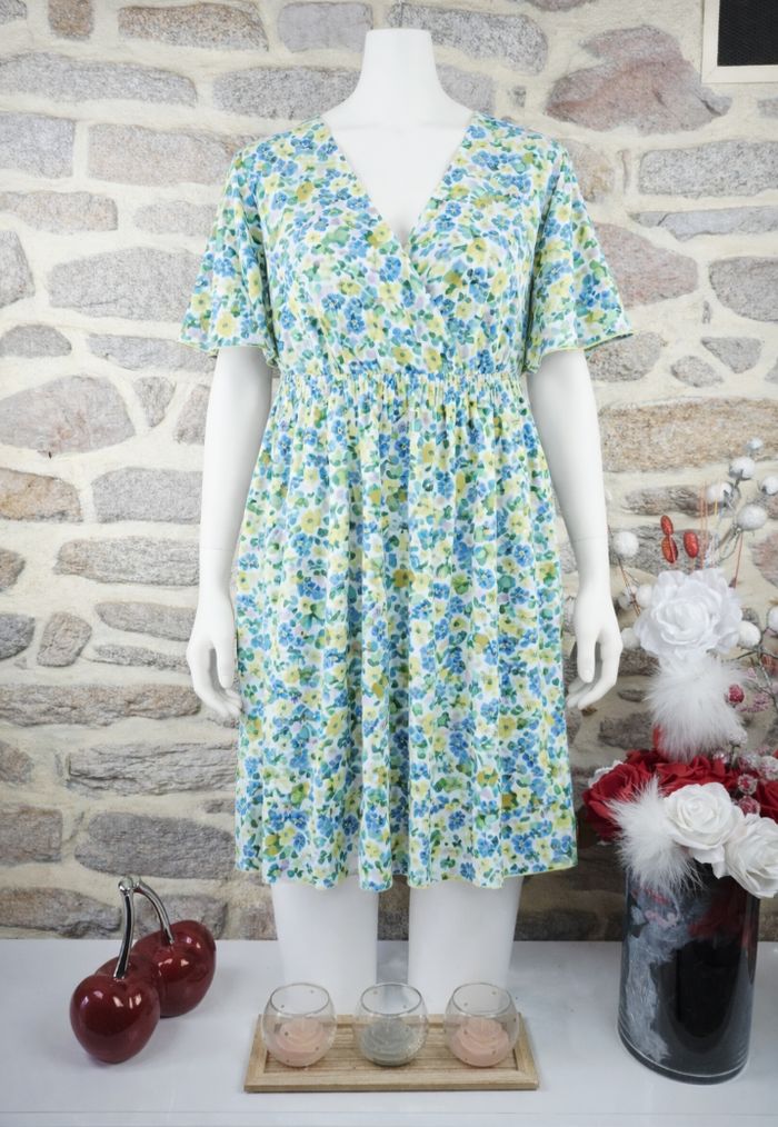 Robe éclat printanier fleuri multicolore Femme taille 54 marque PrettyLittlething 🌺