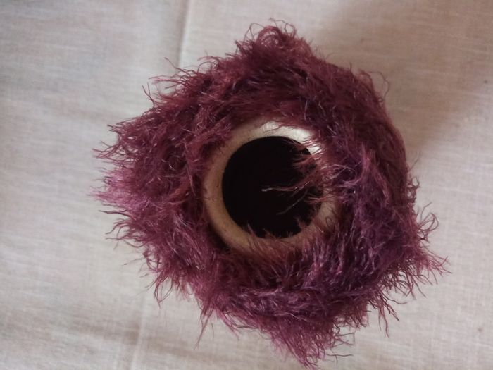 1 petite Bobine de Fil à Tricoter Fantaisie Tons Prunes Foncés (320g) - photo numéro 2