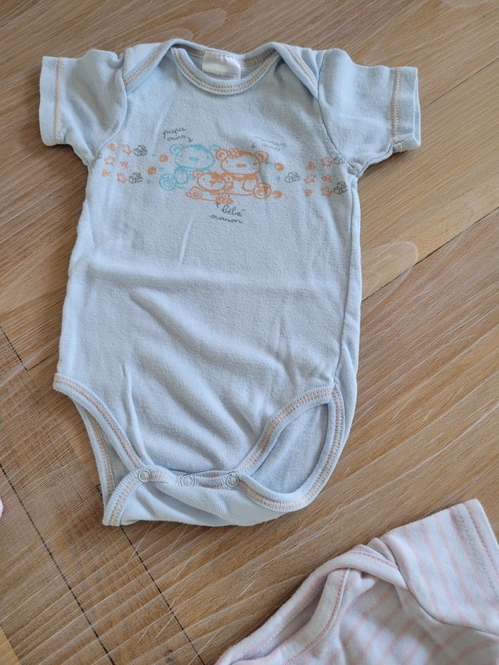 Lot 4 bodies manches courtes - photo numéro 2