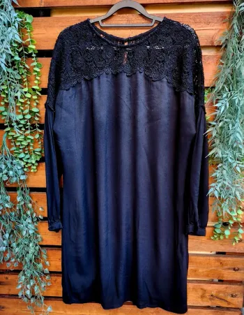 Robe noire élégante Promod – Taille M – Dentelle au col – État correct
