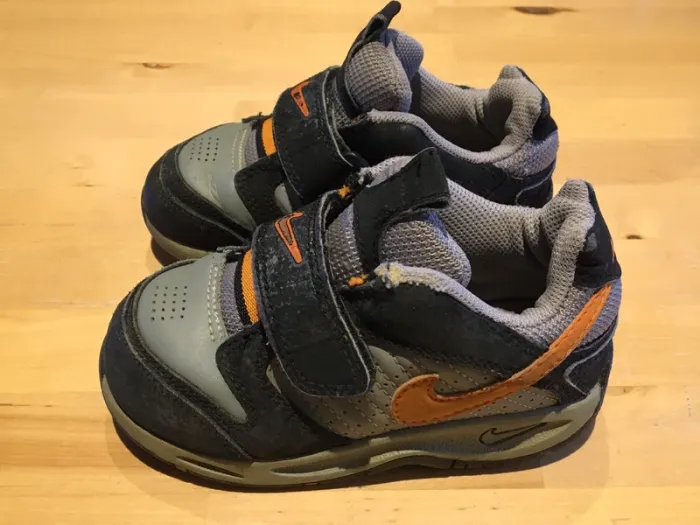 Baskets Nike pointure 25 - photo numéro 2