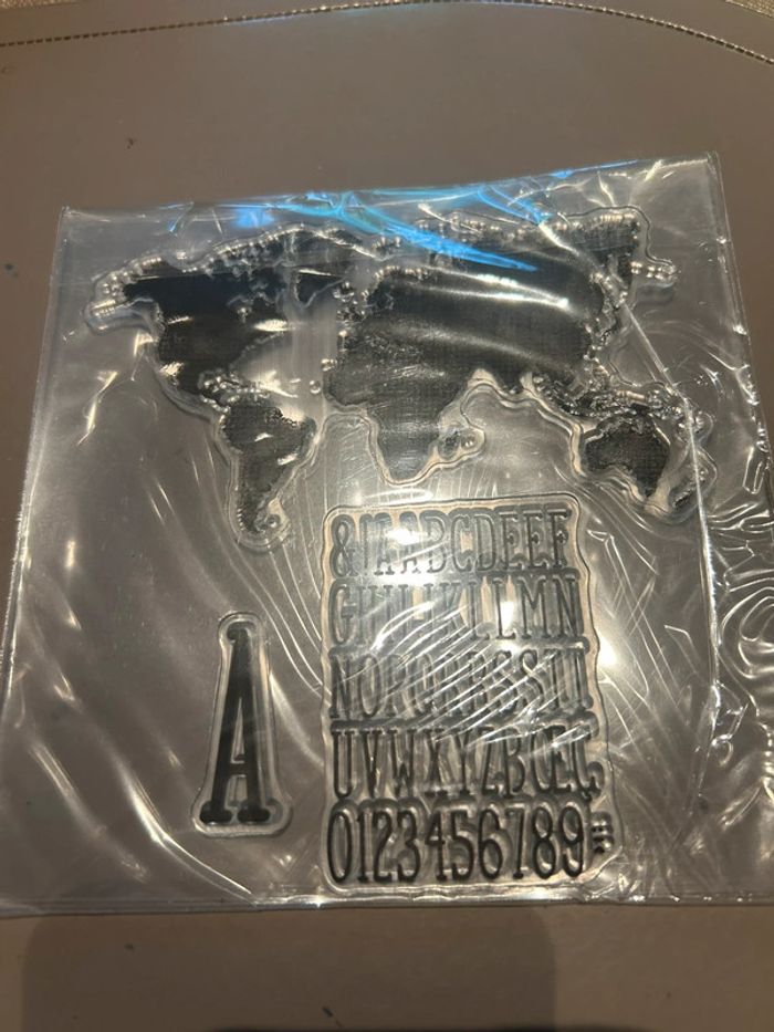 Tampon neuf mappemonde et alphabet