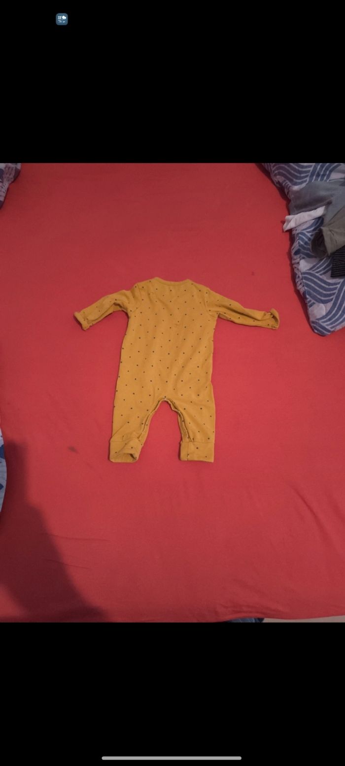 Pyjama 1/2mois en excellent état - photo numéro 2