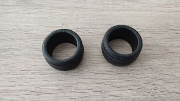 Lot x2 pneus arrière pièce détachée miniature Burago BBurago Ferrari F40 1/18 #B12