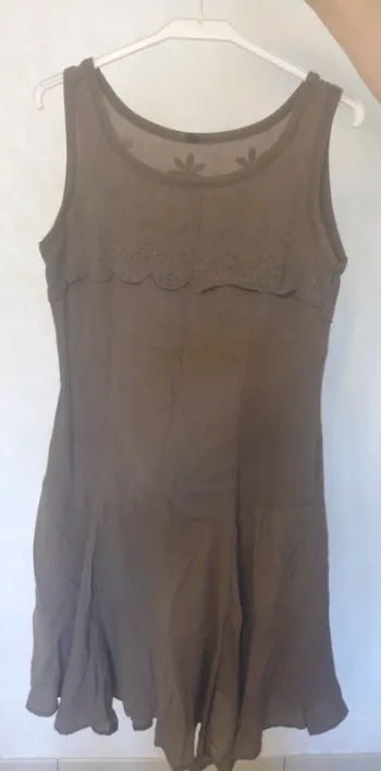 Robe kaki