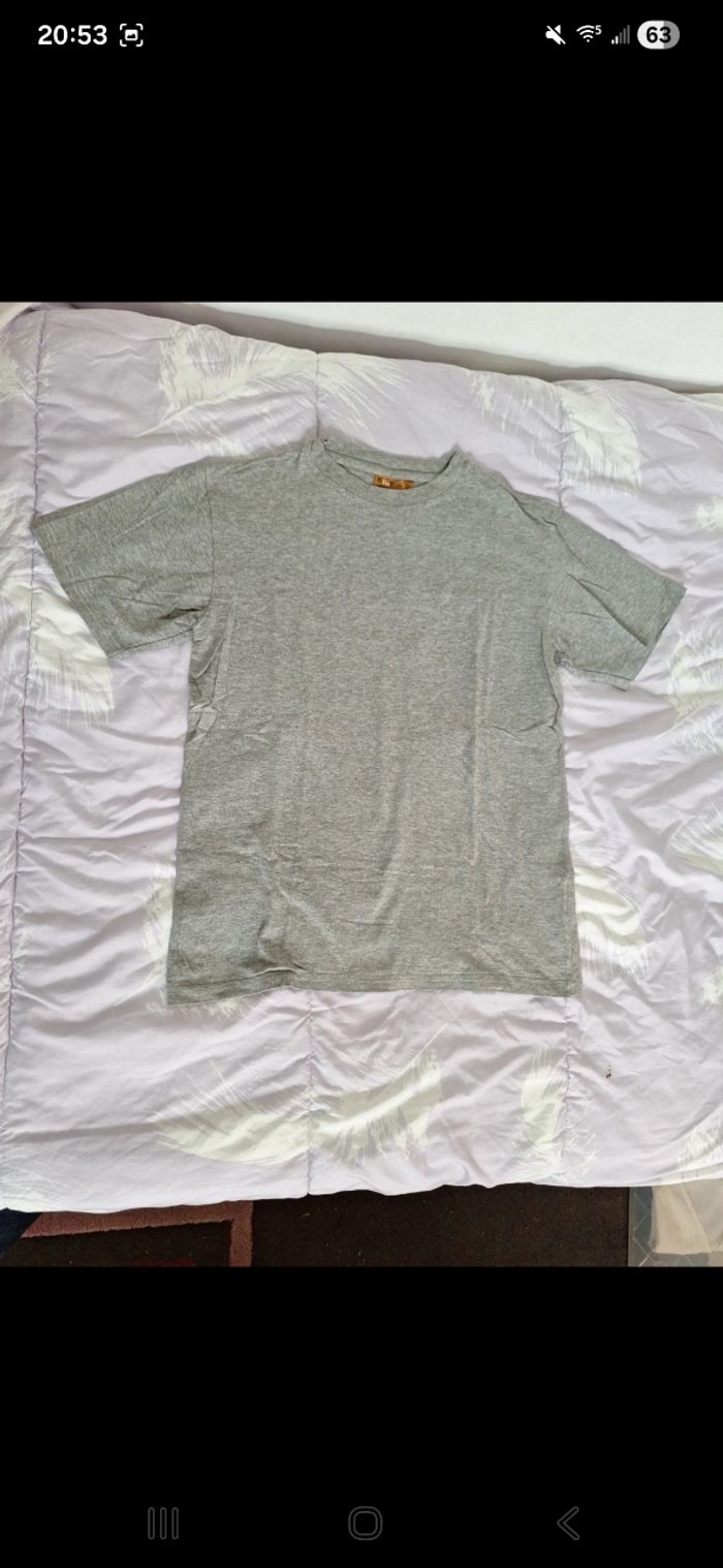 T-shirt gris - photo numéro 1