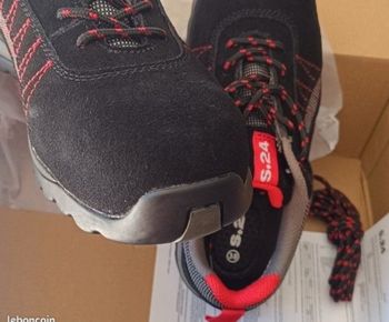 CHAUSSURES DE SÉCURITÉ  NEUFS CONFORTABLE 