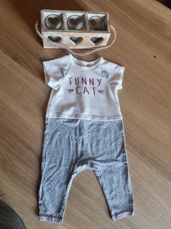 Combinaison grise et blanche