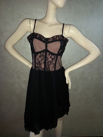 robe bretelle dentelle et tulle noire et vieux rose taille 40