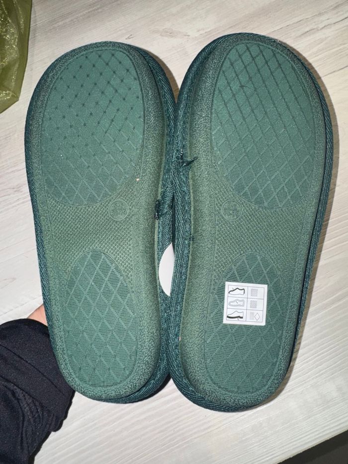 Chaussons Grinch neufs 38 - photo numéro 3