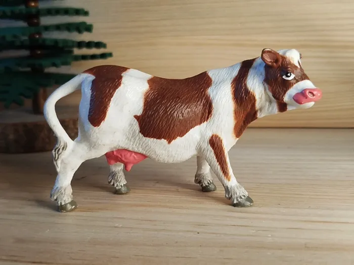 Delta sport vache marron et blanche Figurine animal de la ferme - photo numéro 2