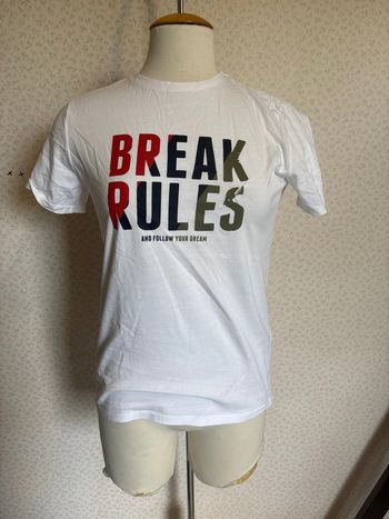 T shirt imprimer taille xs/14ans marque kiabi neuf