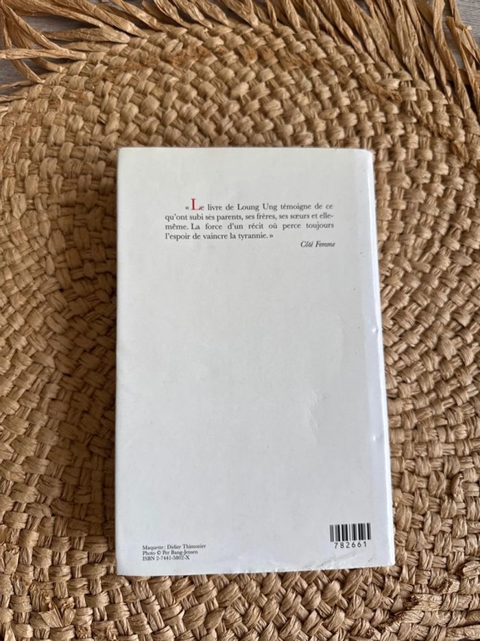 Livre d’abord ils ont tiré mon père - photo numéro 2
