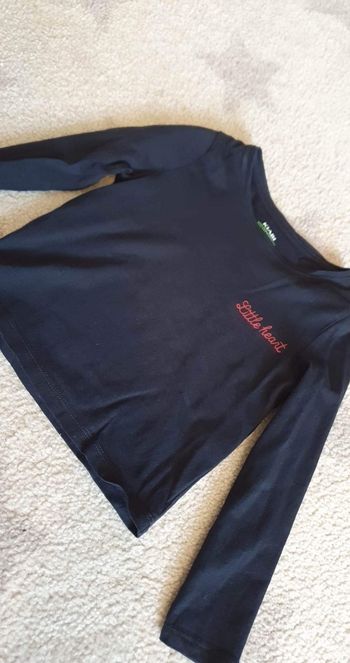 Tee shirt manche longue neuf jamais porté 3 ans