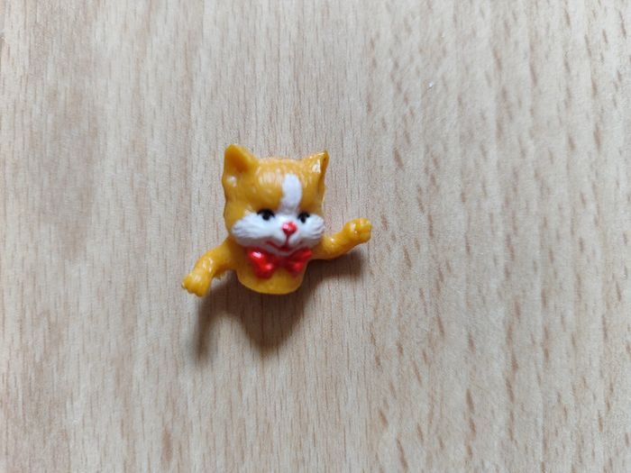 Un chat de la valise Polly Pocket
