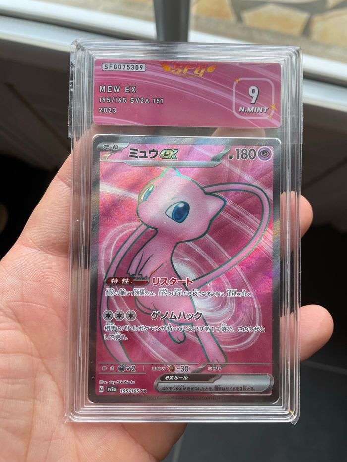 Pokémon carte gradée Mew ex SR FA SFG 9
