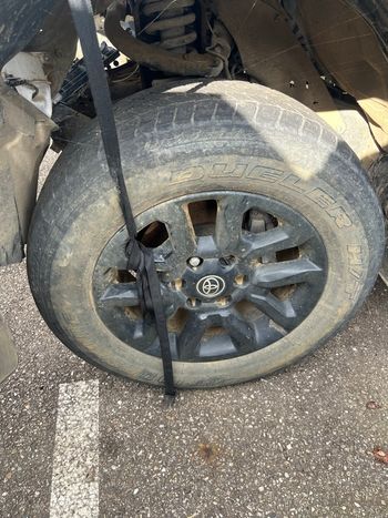 4x4, Toyota 2022 en pièces détachées, les pièces sont en bon état. Toutes les pièces sont disponibles même le montant.