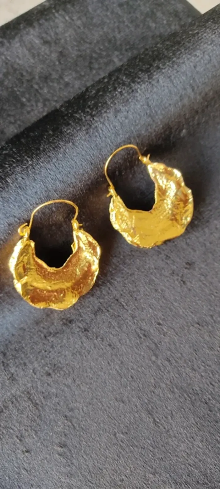 Paire de boucles d'oreilles pendantes dorées neuve - photo numéro 4