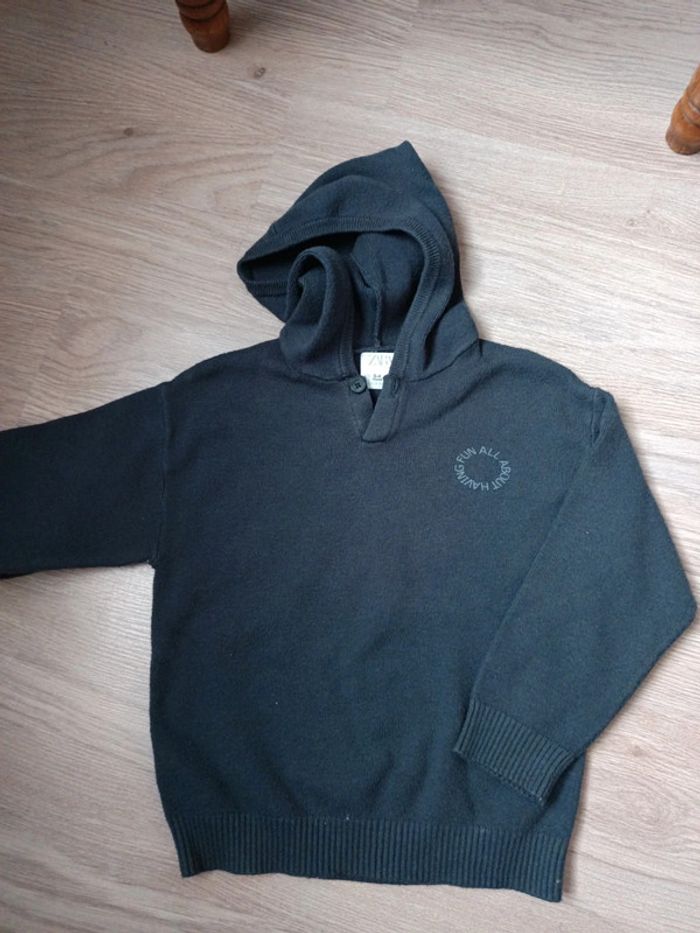 Pull fin à capuche