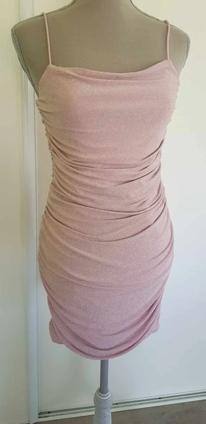 Robe drapée sexy à paillettes - photo numéro 2