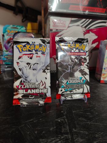 Booster Pokémon Flamme Blanche et Foudre Noir  neuf scellé