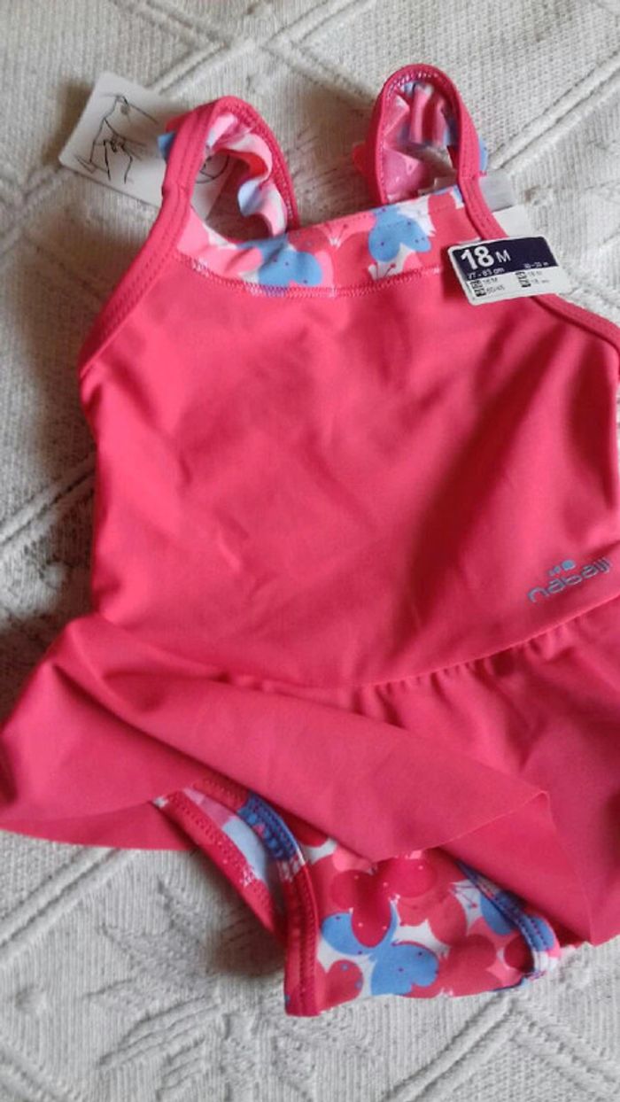 Maillot de bain 1 pièce NEUF avec étiquette, rose rouge et parme taille 18 mois