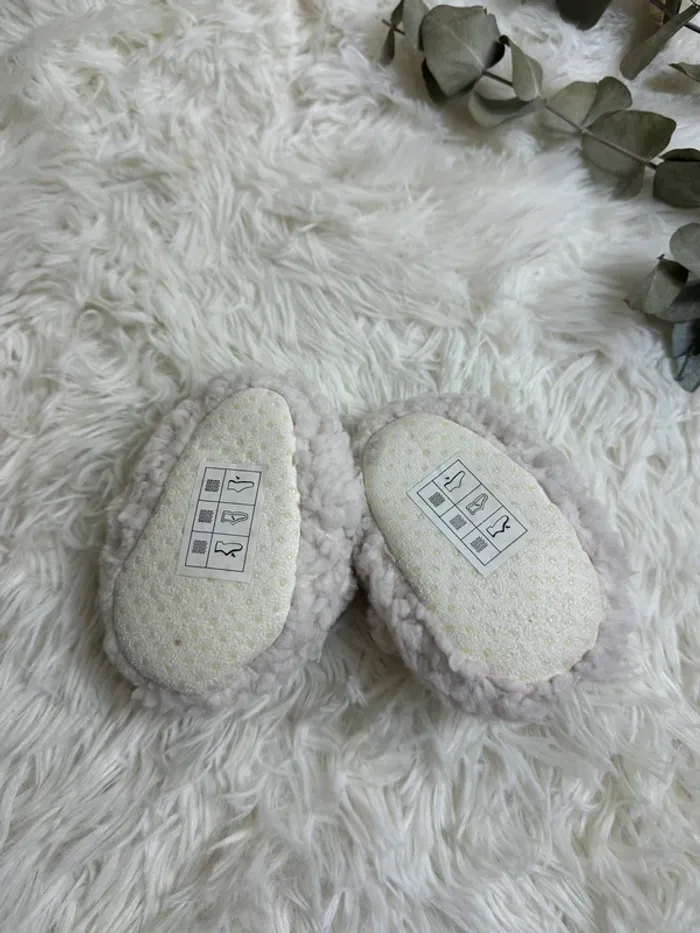 Paire de chaussons sherpa Calzedonia taille 6-12 mois - photo numéro 6