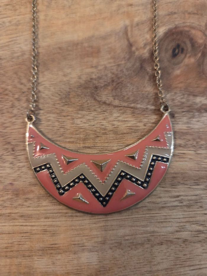 Collier demi lune a motifs - photo numéro 2
