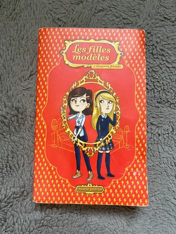 Livre « Les filles modèles «