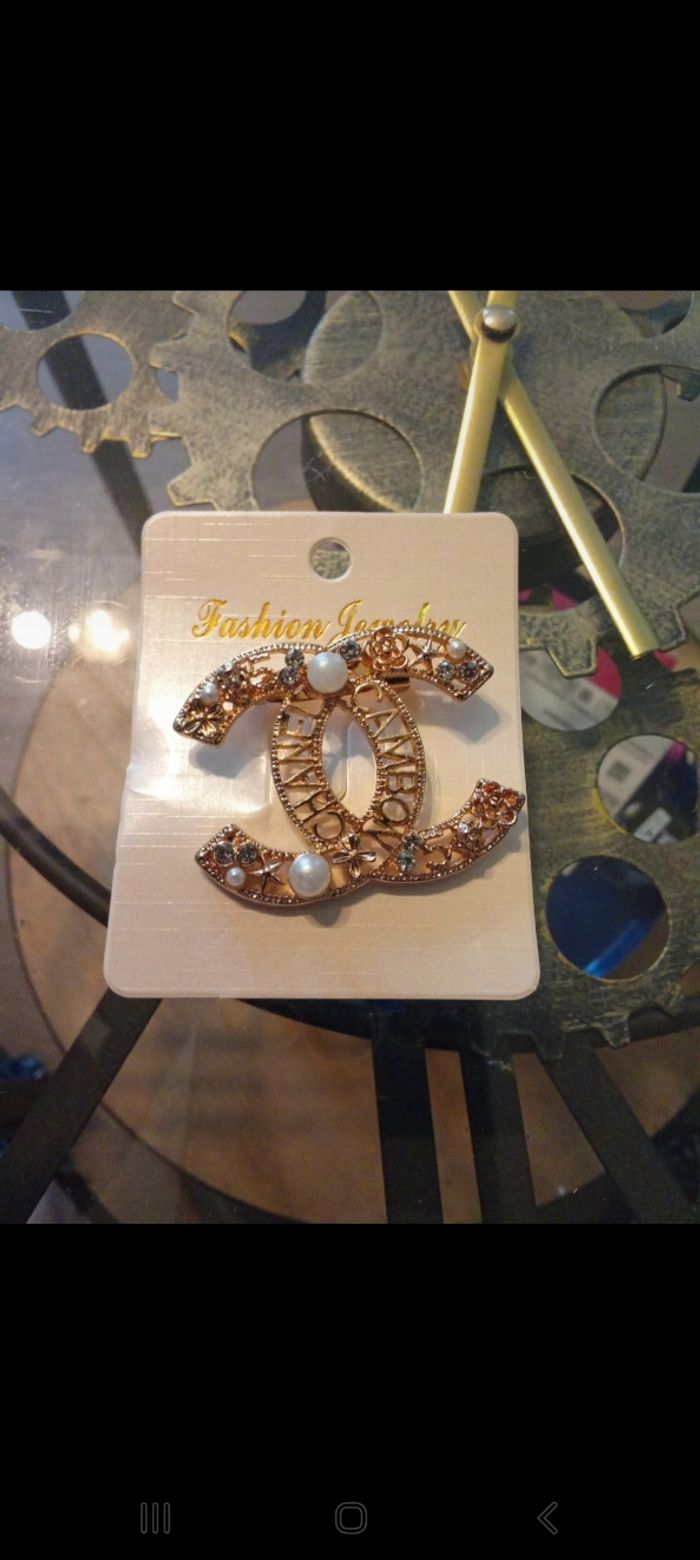 Jolie broche