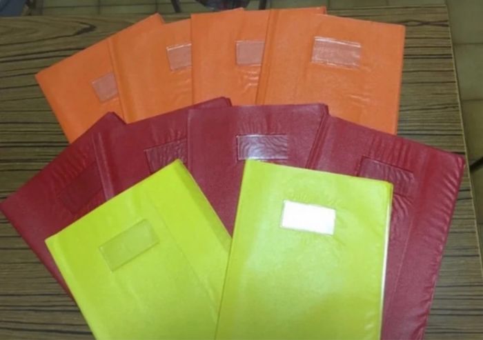 Lot 15 protège-cahiers grand format (couleurs et transparent) - photo numéro 5