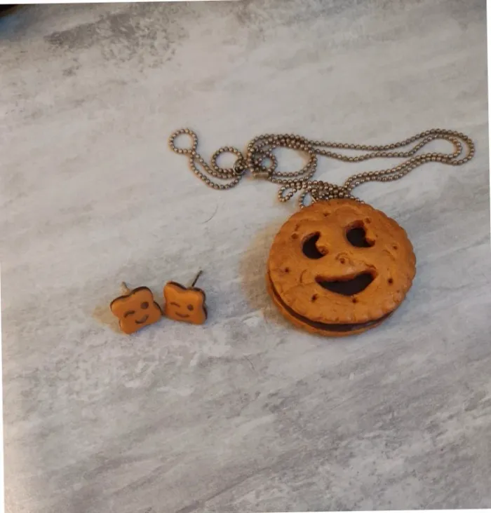 Boucles d'oreilles et pendantif