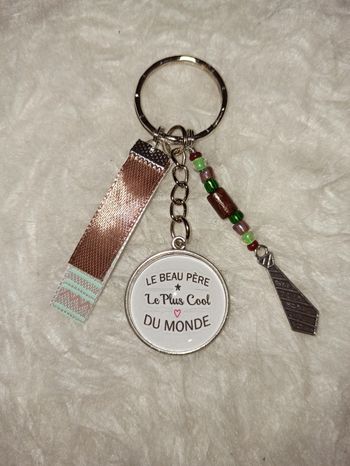 Porte clé beau père " Le beau père le plus cool du monde "