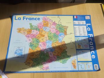 Poster éducatif de la France ISBN 2 84 54 07 32 7 taille 52 cm par 76 cm bon état