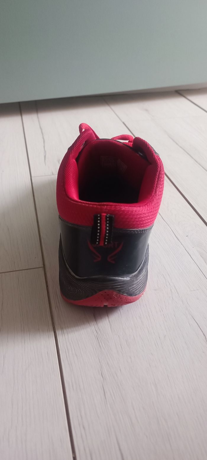 👟 Baskets/chaussures de sport noires et rouges 40 👟 - photo numéro 7