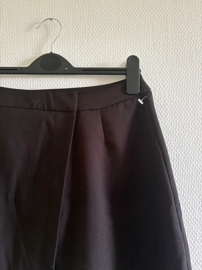 Jupe courte noire - photo numéro 2