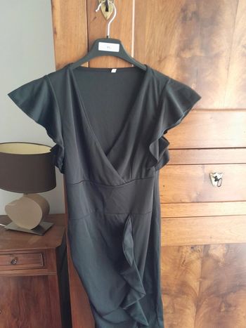 Robe noire sans manche