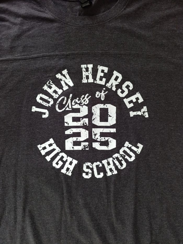 T-shirt university hight school john hersey 2025 gris L - photo numéro 2