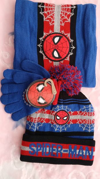 Ensemble bonnet snood gants  spiderman