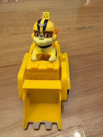 Figurine et véhicule Ruben de la pat patrouille 