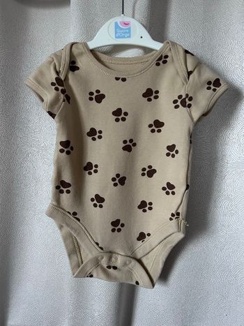 Bodys beige empreintes de pattes 6/9 mois Primark